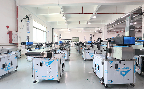 潤滑油瓶貼標(biāo)機(jī),貼標(biāo)機(jī),全自動(dòng)貼標(biāo)機(jī)廠家