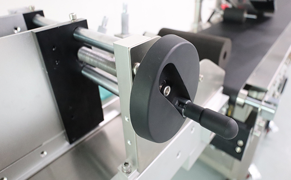 轉角貼標機,貼標機,全自動貼標機